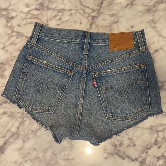 501 High Rise Levi Shorts W25 - Picture 2 of 3